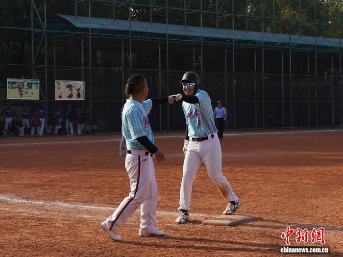 2025年“熊猫杯”慢投垒球联赛分区赛圆满收官