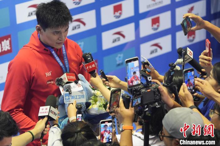 孙杨禁赛四年后首战夺金：从黑暗中爬出的泳坛