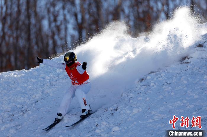 徐梦桃失误无缘领奖台 孔凡钰夺金创冬运会纪录