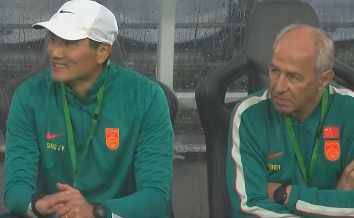 国足首秀告捷 韦世豪补时绝杀助球队1-0力克库拉