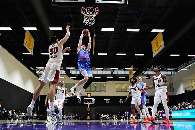 南湾湖人险胜苏福克斯天力 克内克特三分低迷引