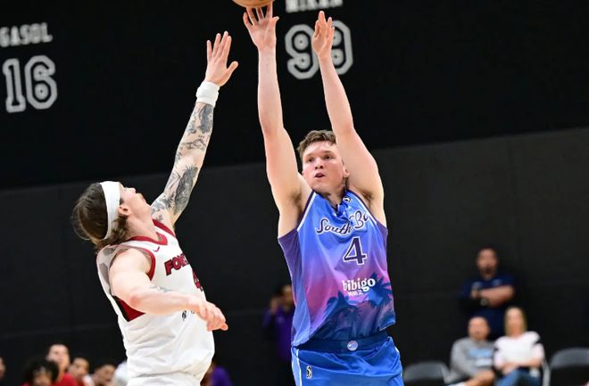 南湾湖人险胜苏福克斯天力 克内克特三分低迷引