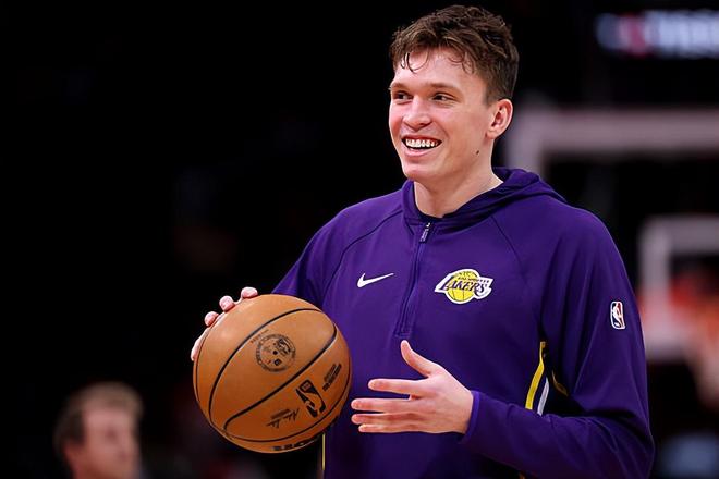 南湾湖人险胜苏福克斯天力 克内克特三分低迷引