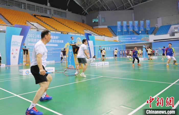 第四届“嘉庚杯”高校校友羽毛球赛厦门开赛