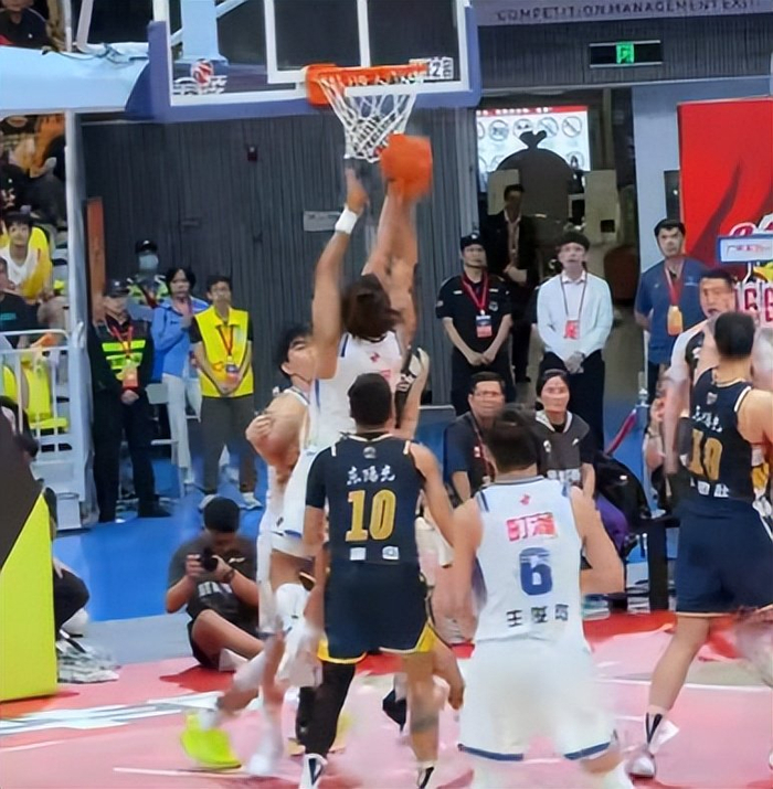 广东惨败福建崔永熙被血帽引热议 伤病影响成关