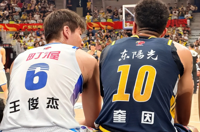 广东惨败福建崔永熙被血帽引热议 伤病影响成关