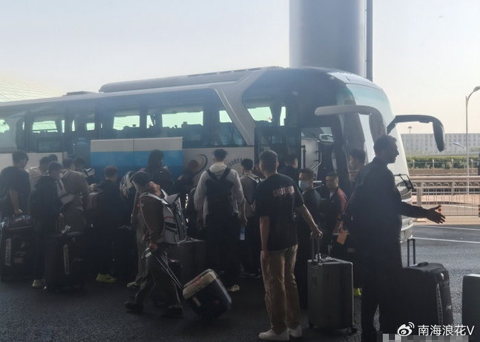 广东男篮遭遇接待风波 大巴降级引球员不满