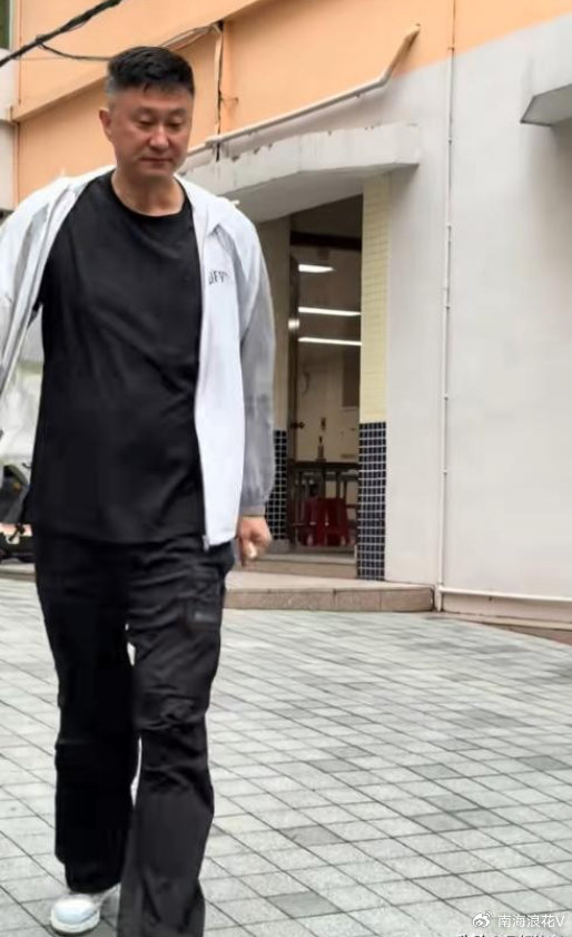 广东男篮遭遇接待风波 大巴降级引球员不满